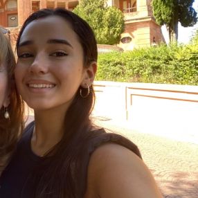 Bianca, Babysitter in Russi