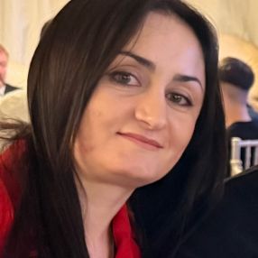 Manushaqe, Babysitter a Castelfranco di sotto