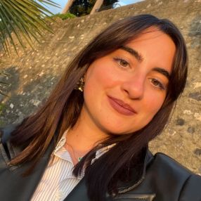 Adriana, Babysitter a Comiso