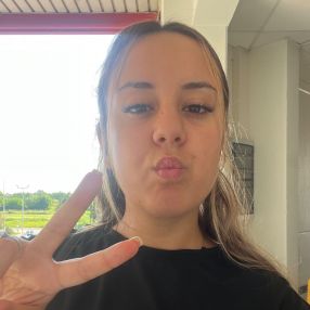 Sara, Babysitter a Brugine