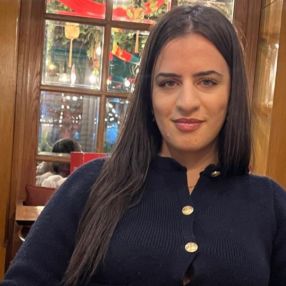 Manal, Babysitter a Valbrembo