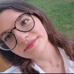 Giulia, Babysitter a Provincia dell'Aquila