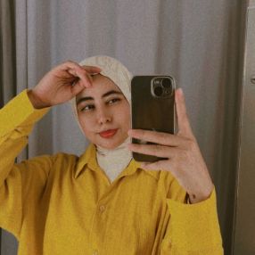 Hasna, Babysitter a Sezze