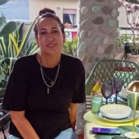 Loretta, Babysitter a Pineto