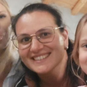 Elena, Babysitter a Envie