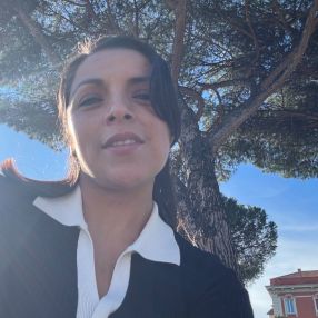 Nathali, Babysitter a Orte
