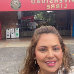 Ana Berlys, Babysitter in Peagna