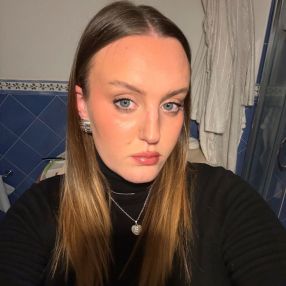 Aurora, Babysitter in Ceparana