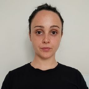 Elena, Babysitter in Bra