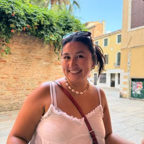 Indira, Babysitter a Venezia