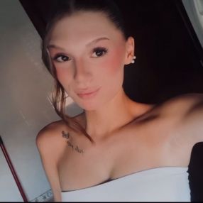Nicole, Babysitter a Volvera