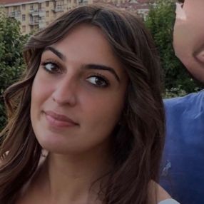Victoria, Babysitter a Envie