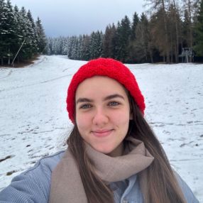 Anastasia, Babysitter in Sovere