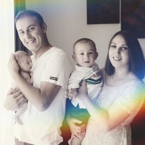 Mary, Famiglia a Brongio