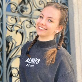 Alessia, Babysitter a Comignago