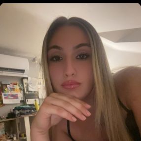 Charlotte, Babysitter in Santarcangelo di Romagna