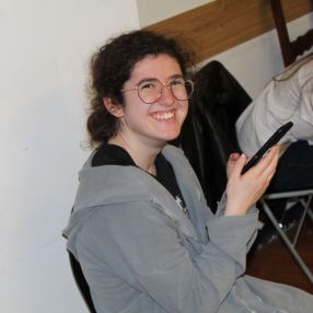 Ester, Babysitter a Carignano