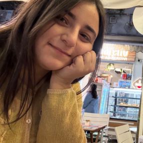 Annalisa, Babysitter a Napoli
