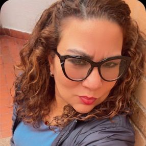 Eneida, Babysitter in Frattamaggiore