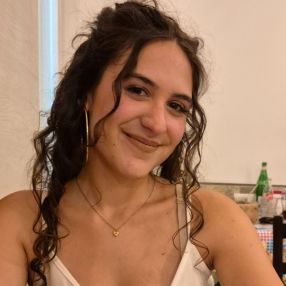 Egle Giovanna, Babysitter a Pedara
