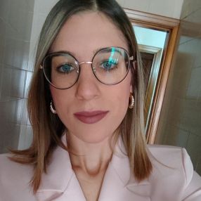 Giorgia, Babysitter a Caltanissetta