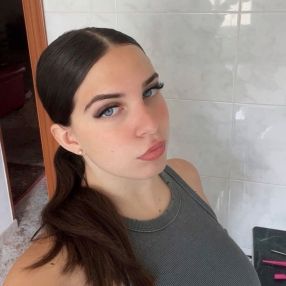 Veronica, Babysitter in Cinisi