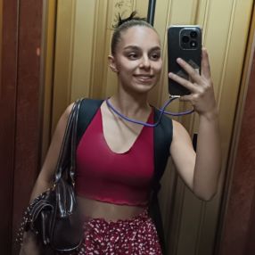 Alice, Babysitter a Sardara