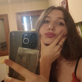 Asya, Babysitter in Ente di decentramento regionale di Udine