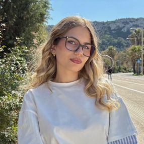 Giulia, Babysitter a Settimo San Pietro
