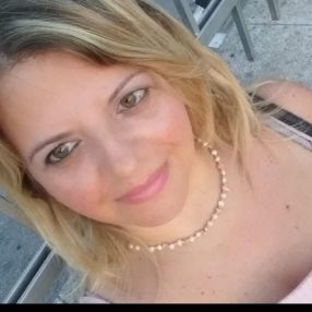 Angela, Babysitter a Curti