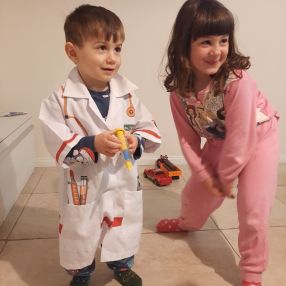 Linda, Family in Via I Maggio Mediana Dell'industria