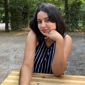 Hind, Babysitter a Langhirano