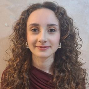 Micol, Babysitter a Caronno Pertusella