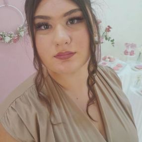 Emiliana, Babysitter in Siano