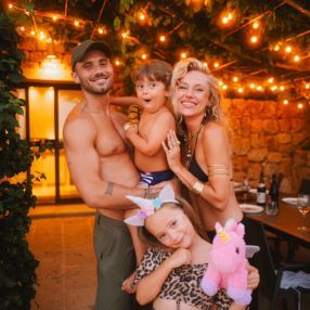 Arbella, Famiglia a Arzachena