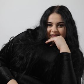 Jorida, Babysitter a Lusia