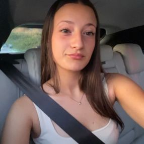 Giulia, Babysitter a Sale Marasino