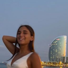 Romina, Babysitter in Leivi