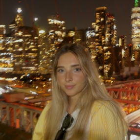 Ludovica, Babysitter a Grottaglie