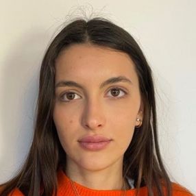 Giulia, Babysitter a Scandicci