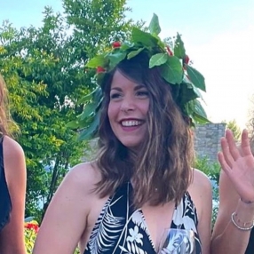 Giulia, Babysitter a Alba