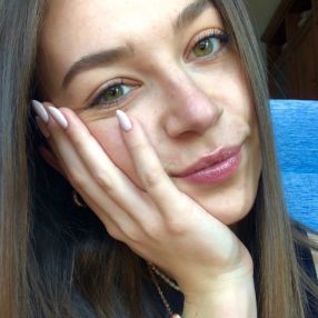 Elisa, Babysitter in La Morra