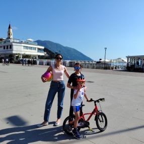 Greta, Famiglia a Genova