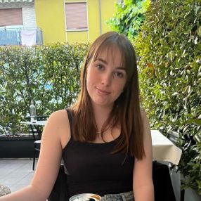 Sofia, Babysitter a Sovico
