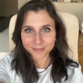 Elena, Famiglia a Bologna