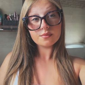 Maya, Babysitter a Casalmoro