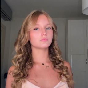 Wiktoria, Babysitter in Villongo