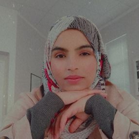 Farah, Babysitter a Novara