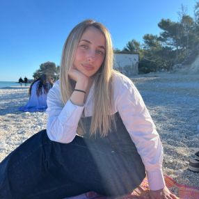 Nicole, Babysitter a Torino