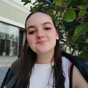 Alessia, Babysitter a Busca